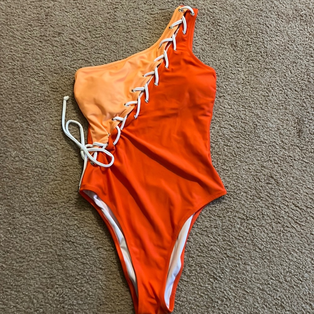 Cupeshe One Piece Swimsuit - Size Small (Worn once)